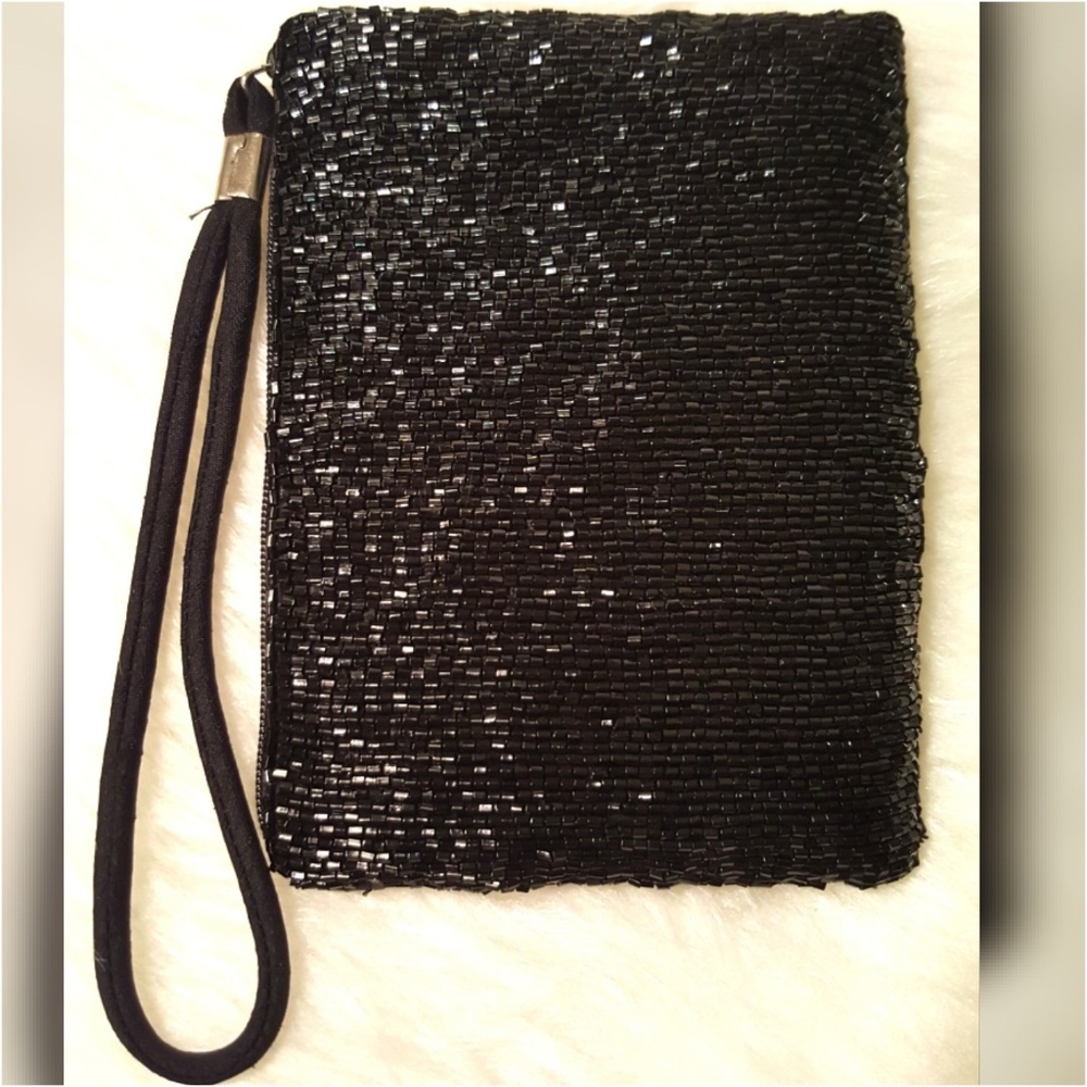 Bead & Sequin Pineapple Wristlet - Picture 3 of 8